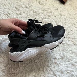 Black and White Nike Huaraches